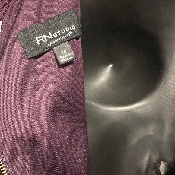 Elegant Size 14 Lace Overlay Dress - Picture 6 of 7